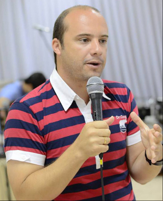 Colunista Adriano Gonçalves